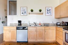 ASK FOR Discount-hip Vibrant 2BR Parking Wifi