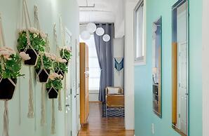 ASK FOR Discount-2br Hip Apt Apple TV Fastwifi