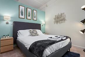 ASK FOR Discount-2br Hip Apt Apple TV Fastwifi