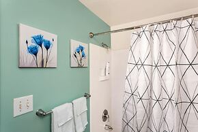 ASK FOR Discount-2br Hip Apt Apple TV Fastwifi