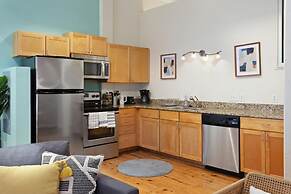 ASK FOR Discount-2br Hip Apt Apple TV Fastwifi