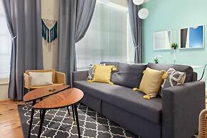 ASK FOR Discount-2br Hip Apt Apple TV Fastwifi