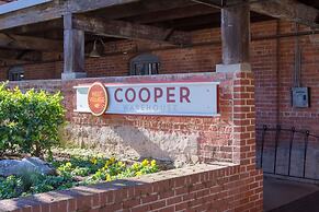 ASK FOR Discount-2br Hip Apt Apple TV Fastwifi