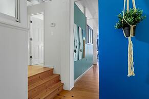 ASK FOR Discount-2br Hip Apt Apple TV Fastwifi