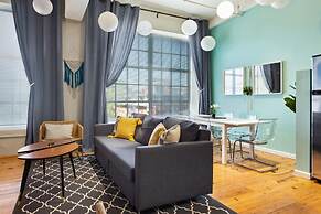 ASK FOR Discount-2br Hip Apt Apple TV Fastwifi