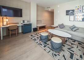 Cambria Hotel Austin Downtown