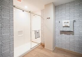 Cambria Hotel Austin Downtown