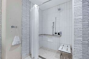 Cambria Hotel Austin Downtown