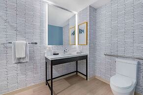 Cambria Hotel Austin Downtown