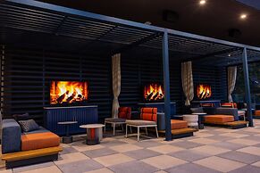 Cambria Hotel Austin Downtown