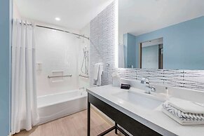 Cambria Hotel Austin Downtown