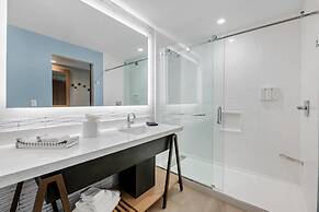 Cambria Hotel Austin Downtown