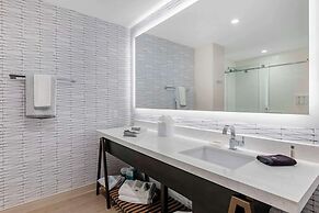 Cambria Hotel Austin Downtown