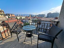 Karvi Hostel & Suites