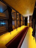 Karvi Hostel & Suites