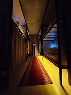 Karvi Hostel & Suites