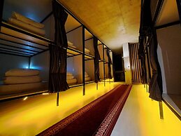 Karvi Hostel & Suites