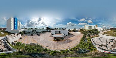 Hotel & Suites Yuca Ville