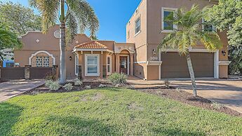 Decked Out On Marbury 4 Bedroom Home by RedAwning