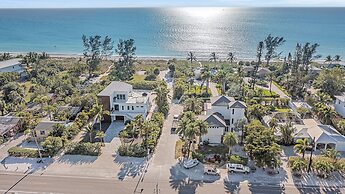 Decked Out On Marbury 4 Bedroom Home by RedAwning