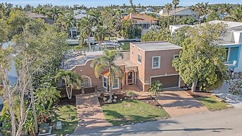 Decked Out On Marbury 4 Bedroom Home by RedAwning