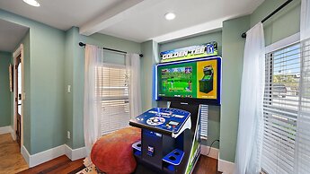 Decked Out On Marbury 4 Bedroom Home by RedAwning