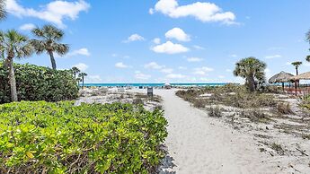 Crescent Siesta Key Charmer 3 Bedroom Condo by RedAwning