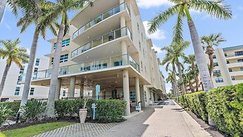 Crescent Siesta Key Charmer 3 Bedroom Condo by RedAwning