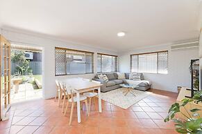 Beautiful 3BR Family Home With Backyard and BBQ