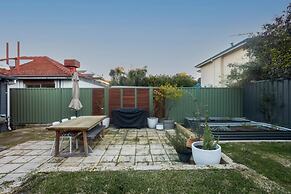 Beautiful 3BR Family Home With Backyard and BBQ