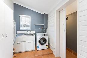 Beautiful 3BR Family Home With Backyard and BBQ