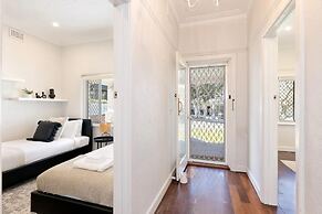 Beautiful 3BR Family Home With Backyard and BBQ