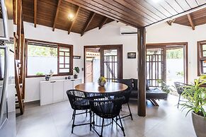 Casa Charmosa com Piscina - Barra do Una