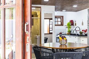 Casa Charmosa com Piscina - Barra do Una