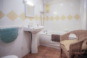 Rose Cottage - 3 Bed Cottage - New Hedges - Tenby