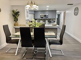 Grand Family 3BD Condo Apartment Near Disney Parks 10