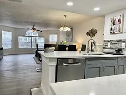 Grand Family 3BD Condo Apartment Near Disney Parks 10