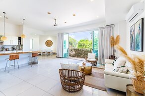mVillas - Luxury 2Bed 2Bath Condo w Pool