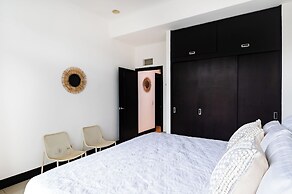 mVillas - Luxury 2Bed 2Bath Condo w Pool