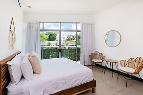 mVillas - Luxury 2Bed 2Bath Condo w Pool