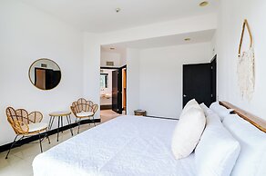 mVillas - Luxury 2Bed 2Bath Condo w Pool