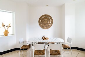 mVillas - Luxury 2Bed 2Bath Condo w Pool