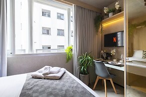 Apartamento moderno com piscina e AC