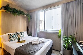 Apartamento moderno com piscina e AC