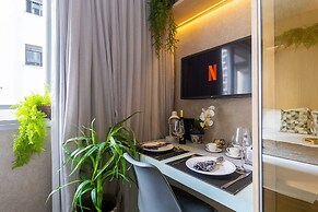 Apartamento moderno com piscina e AC