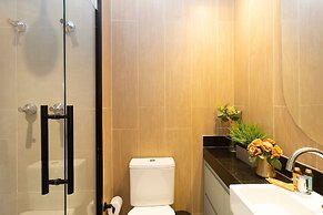 Apartamento moderno com piscina e AC