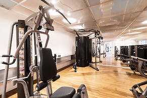 Apartamento moderno com piscina e AC