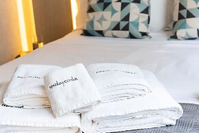 Apartamento moderno com piscina e AC