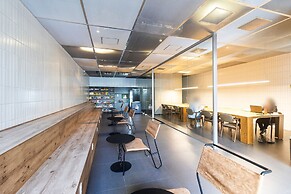 Apartamento moderno com piscina e AC