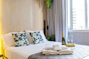 Apartamento moderno com piscina e AC